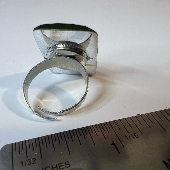 Elegant Green Floral Ring - Picture 3 of 3